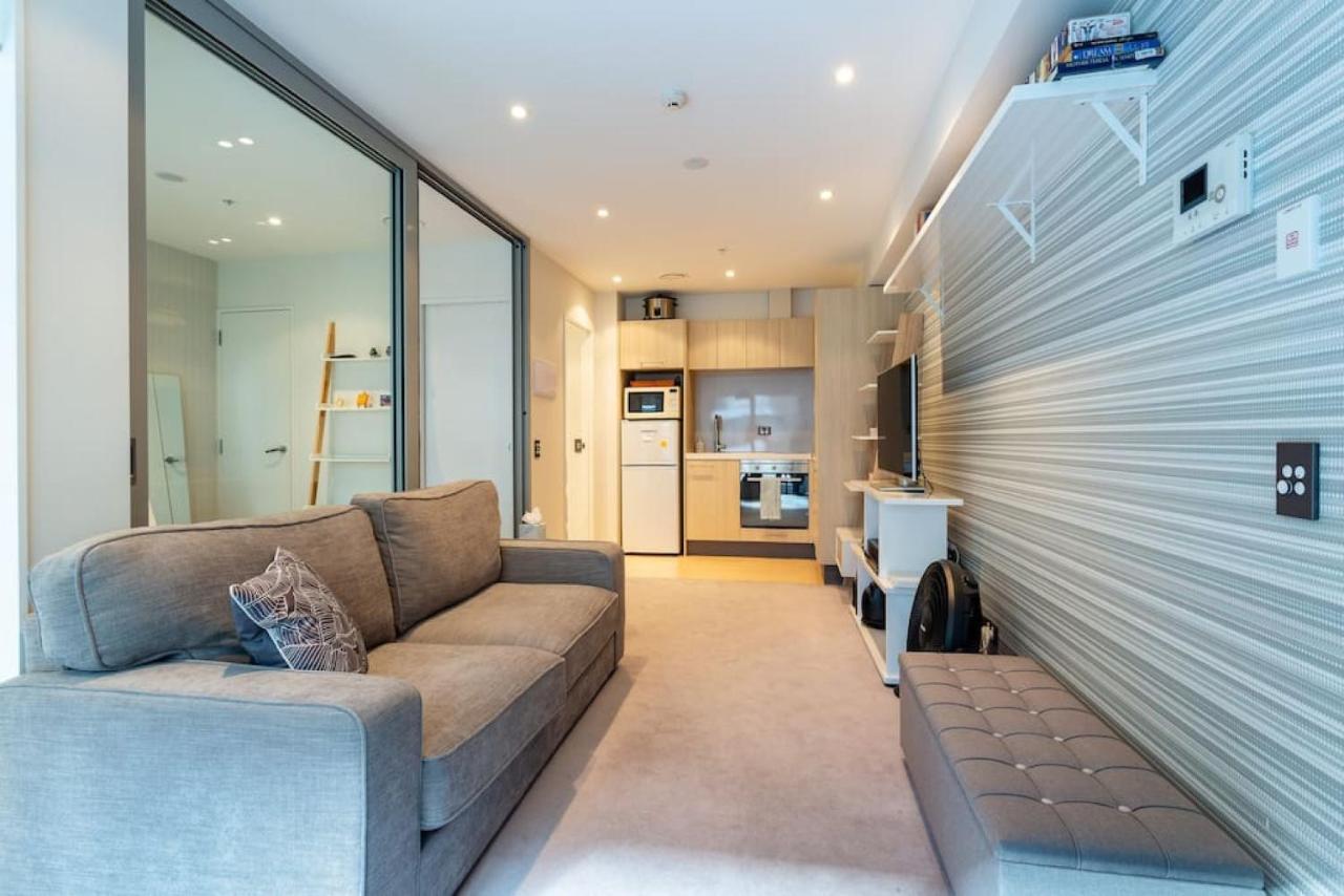 Pristine Inner-city Nest With Carpark *