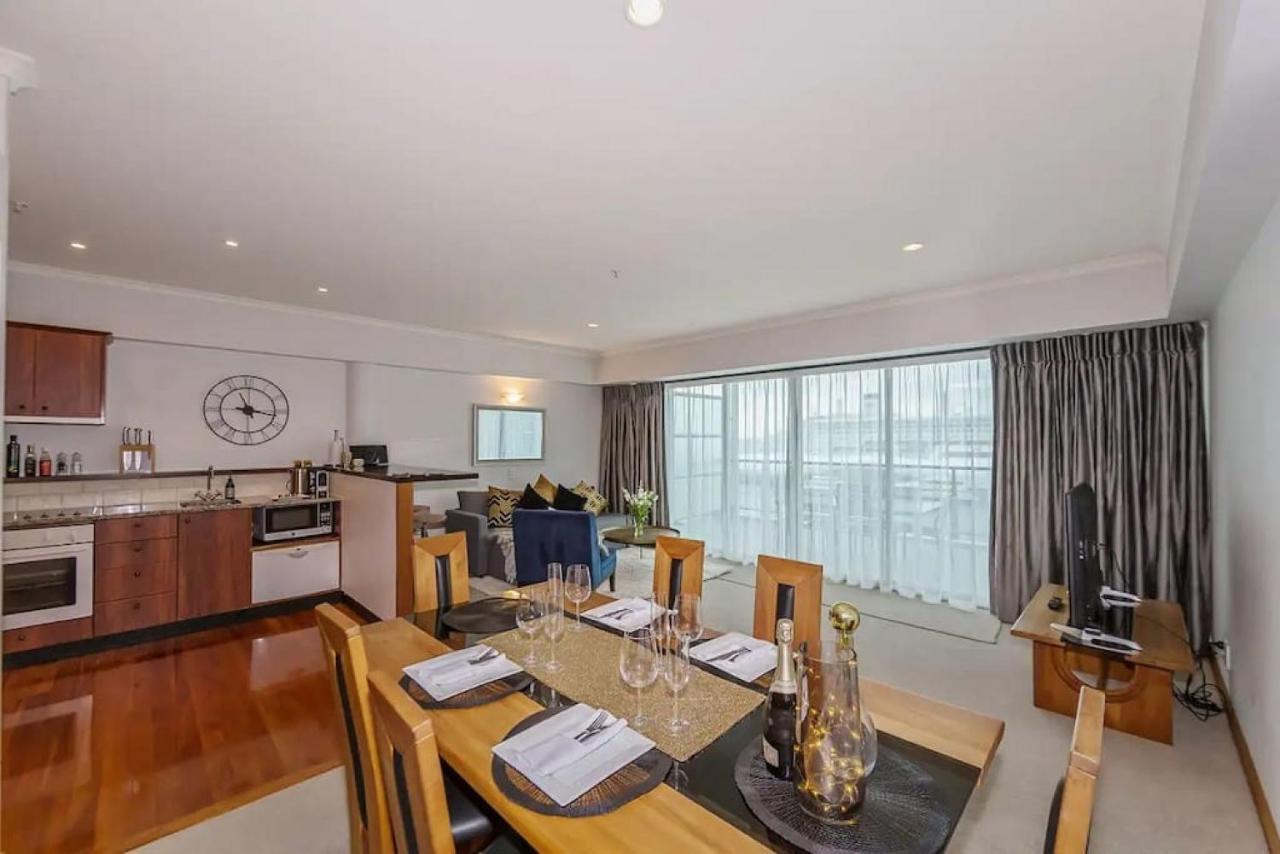 Fabulous With Harbour Views Free Netflix