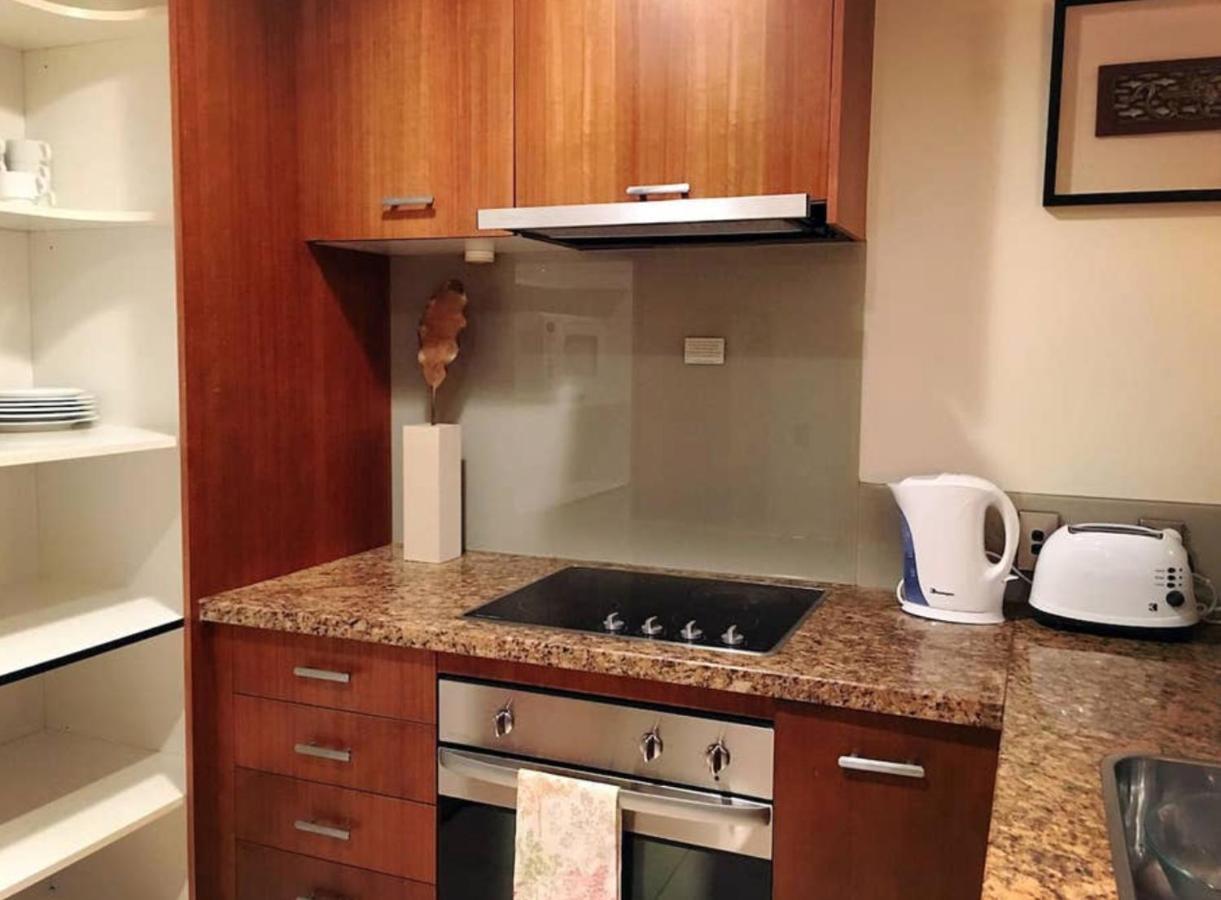Skytower View 2 Bedroom In Metropolis Apartment Auckland