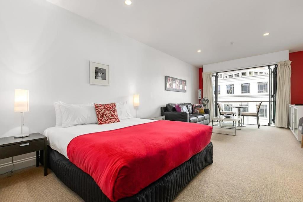 Stunning Spacious In Viaduct Basin *
