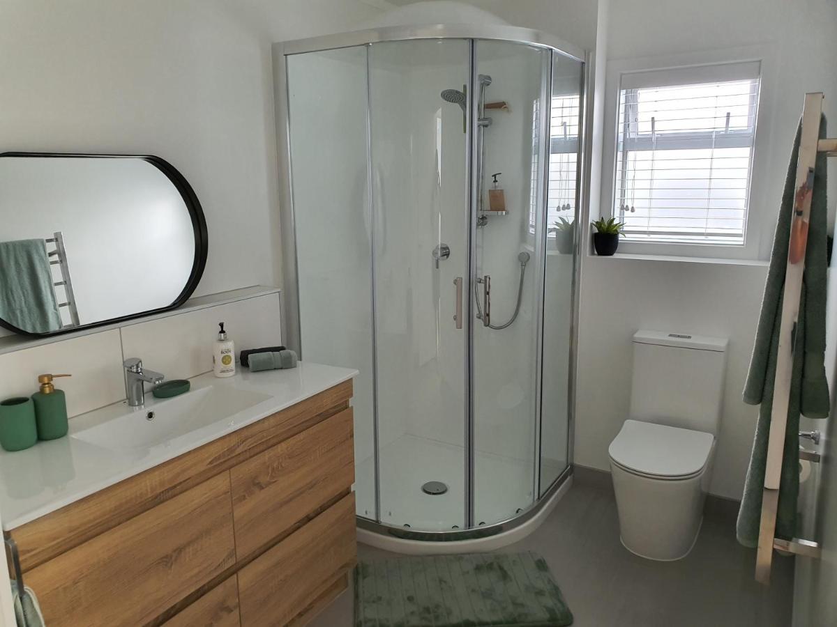 Private 2 Bedroom Castor Bay Apartamento