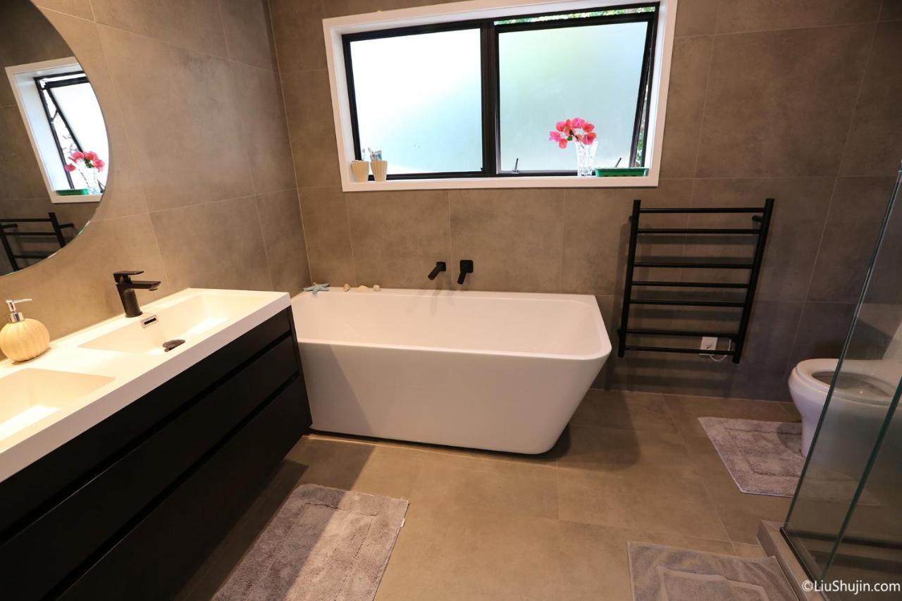 Swimming Pool Homestay Auckland