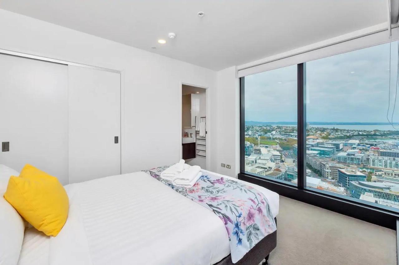 Amazing Harbour, Skytower And Rangitoto Views *