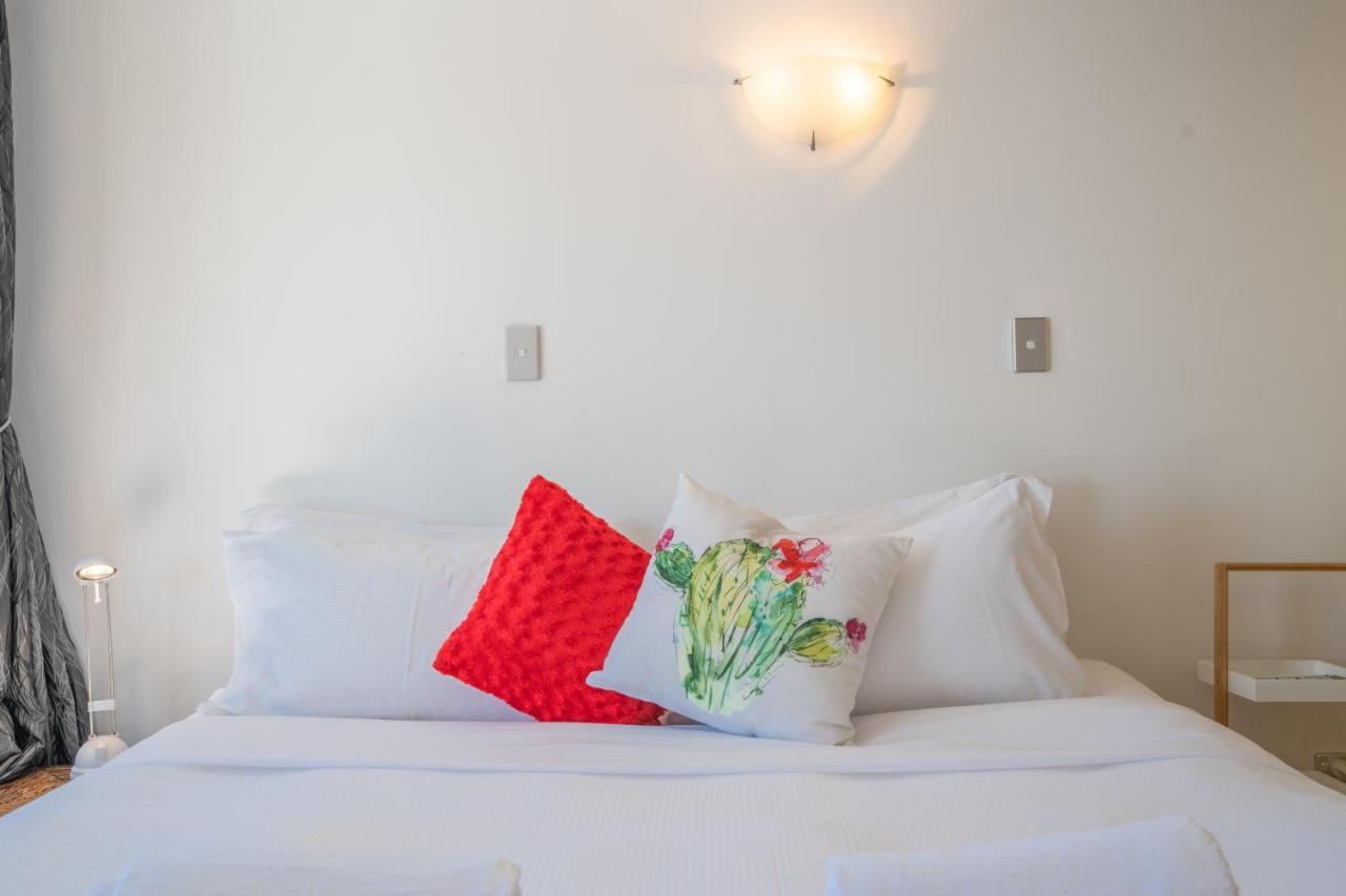 Palm Beach With Fantastic Views And Private Pool, Wifi, Sky Tv, Dble Sky And Possibly A Car! Villa