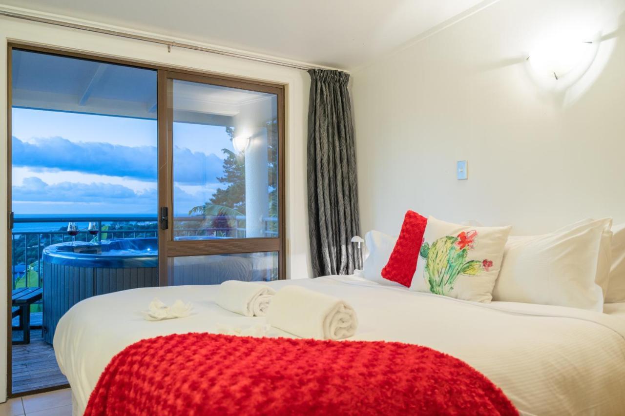 Palm Beach With Fantastic Views And Private Pool, Wifi, Sky Tv, Dble Sky And Possibly A Car! Villa