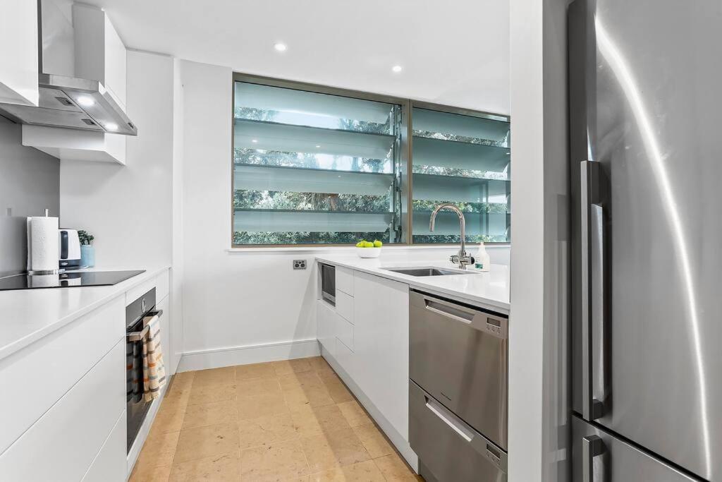 Elegant & Sunny Living With Stunning Marina Views * Auckland