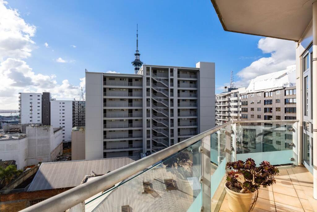 Stunning Three Bedroom Near Sky Tower