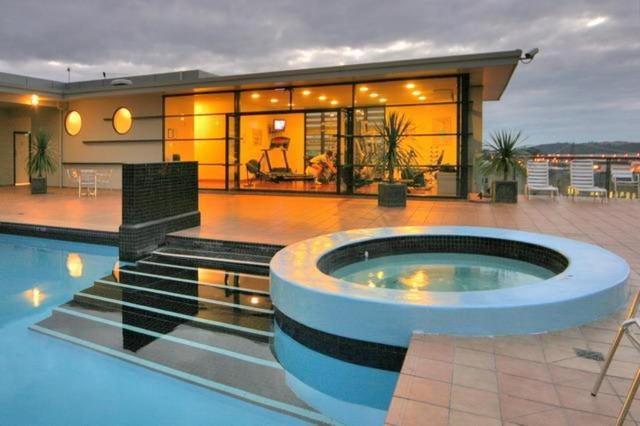 Heritage - Cbd - Rooftop Pool, Spas, Gyms & Saunas