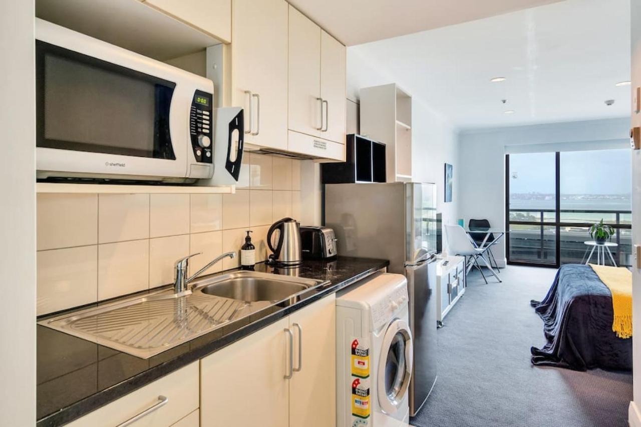 Skyline Sojourn With Parking And Sea Views *