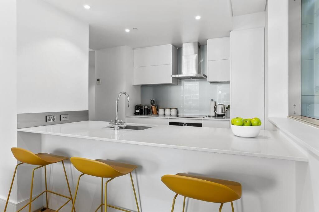 Elegant & Sunny Living With Stunning Marina Views