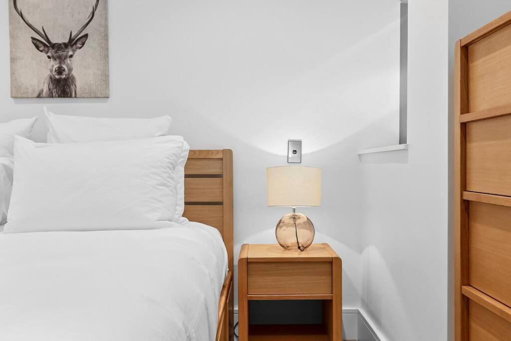 Elegant & Sunny Living With Stunning Marina Views