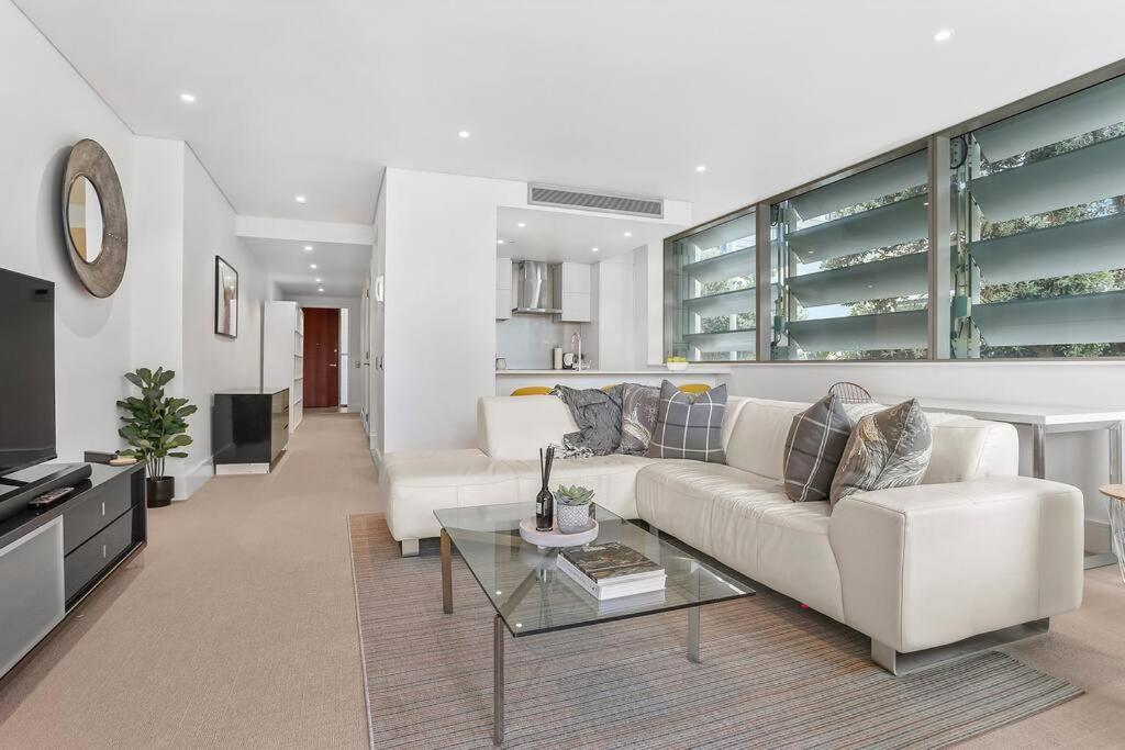 Elegant & Sunny Living With Stunning Marina Views * Auckland