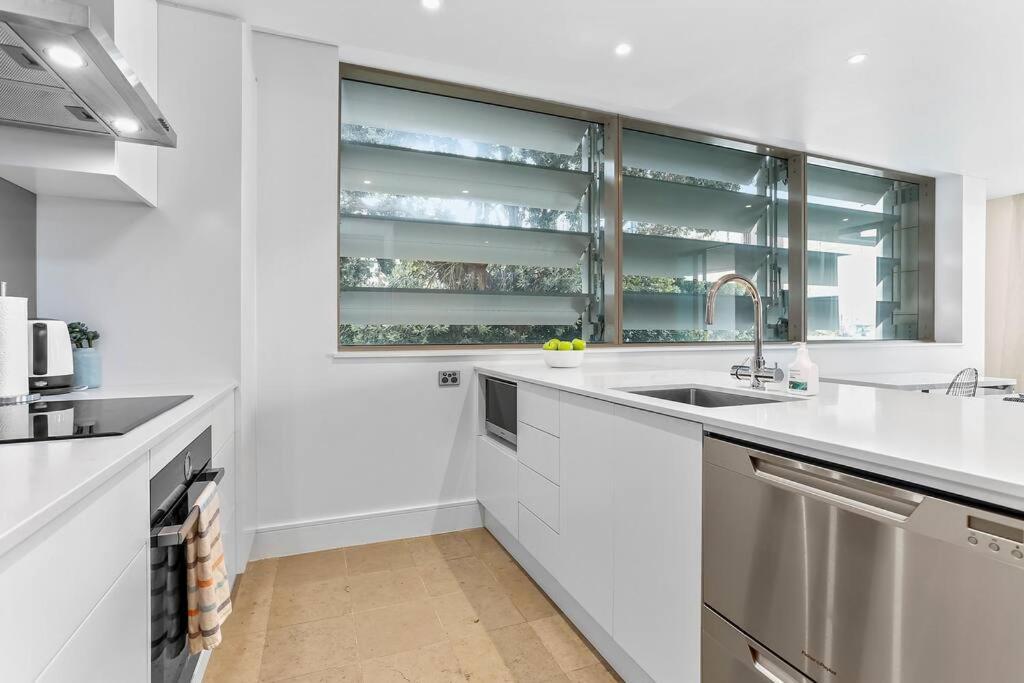 Elegant & Sunny Living With Stunning Marina Views *