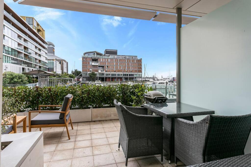 Elegant & Sunny Living With Stunning Marina Views Apartment Auckland