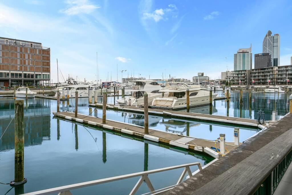 Elegant & Sunny Living With Stunning Marina Views Apartment Auckland
