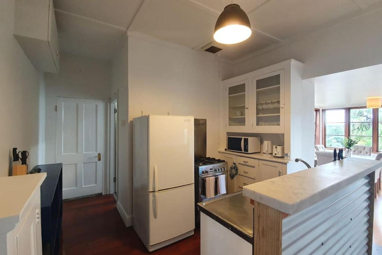 Bright And Modern Oasis In Kingsland