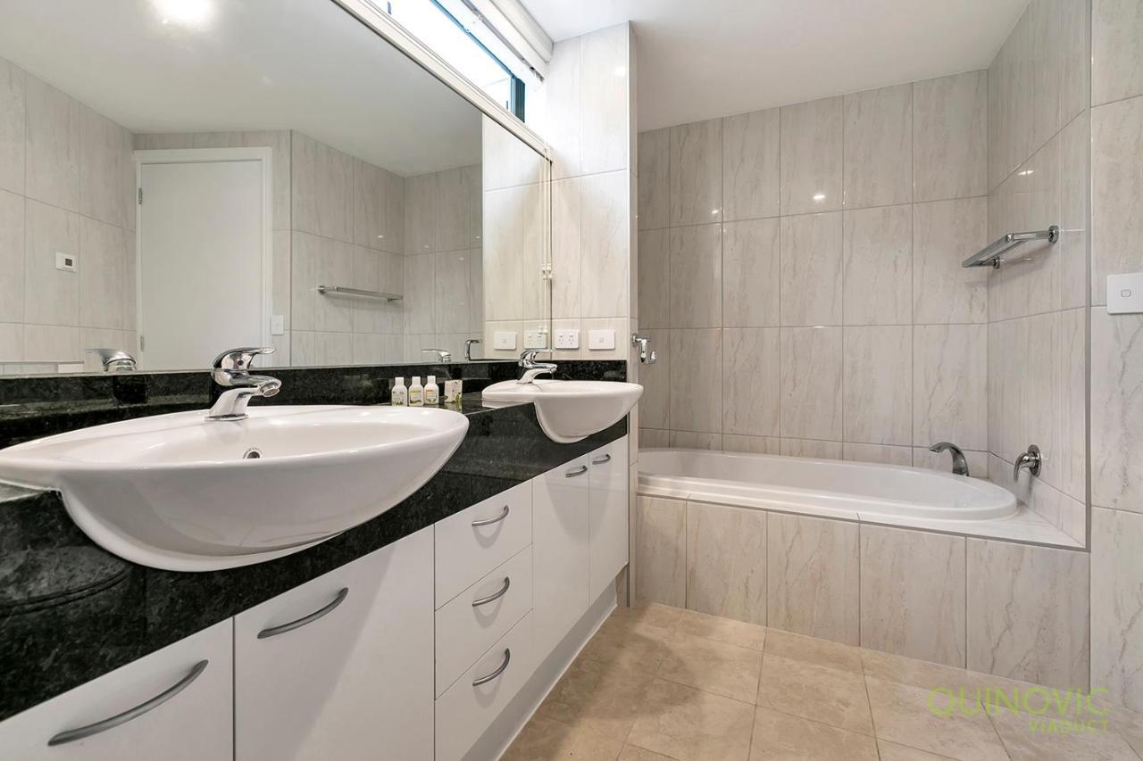 Qv Huge Penthouse With Waterview & Parking - 919 * Auckland