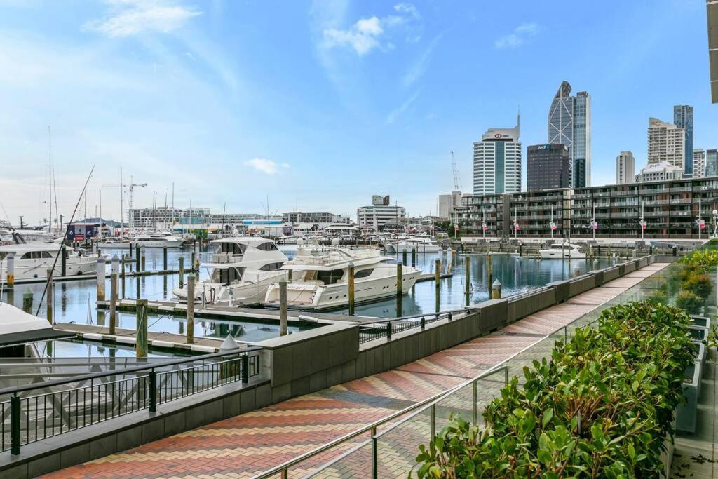 Apartment Elegant & Sunny Living With Stunning Marina Views *