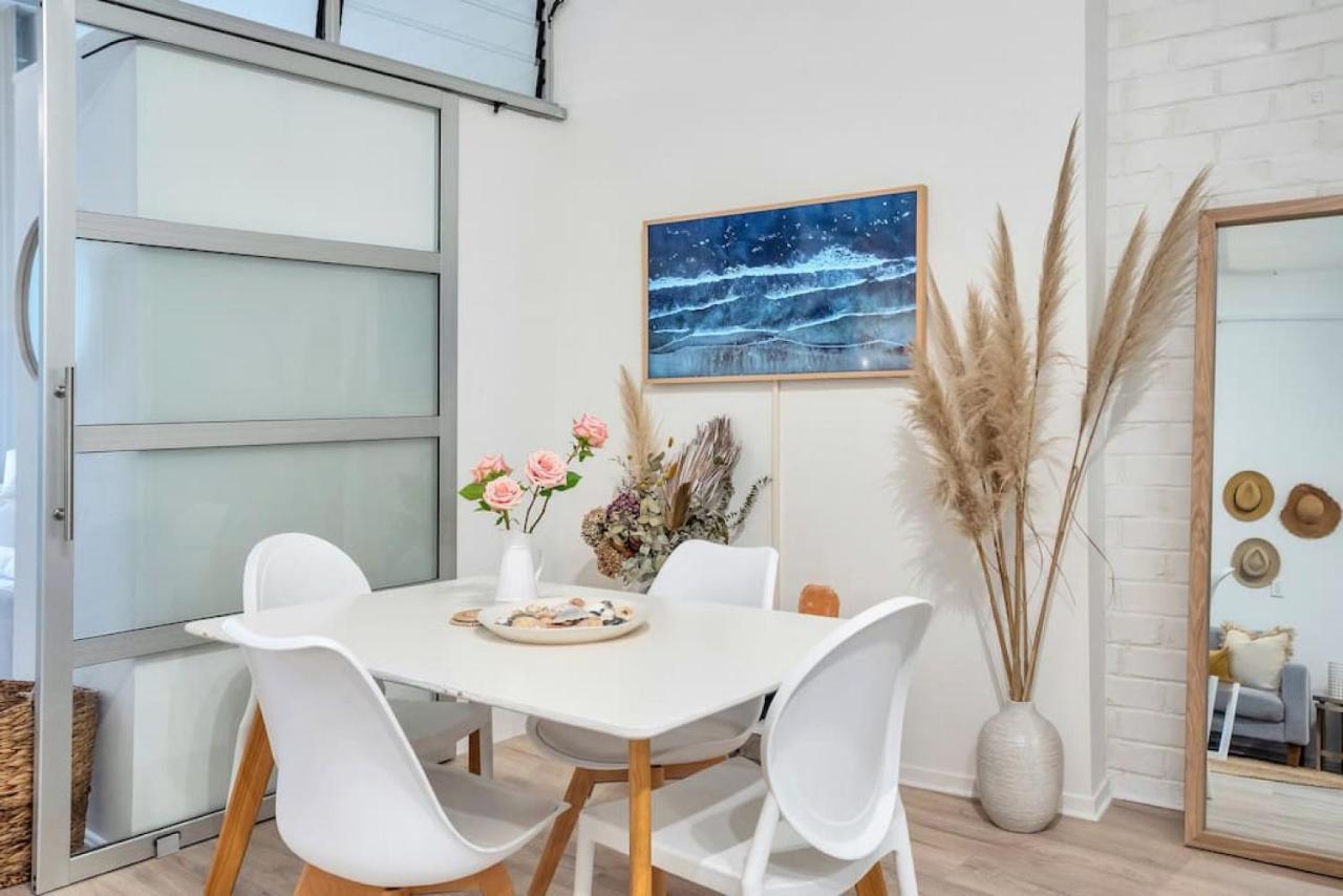 Apartment Awesome, Cool Beachy 2br Cbd Gem - Wifi And Netflix