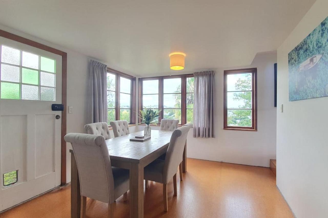 Holiday home Bright And Modern Oasis In Kingsland *