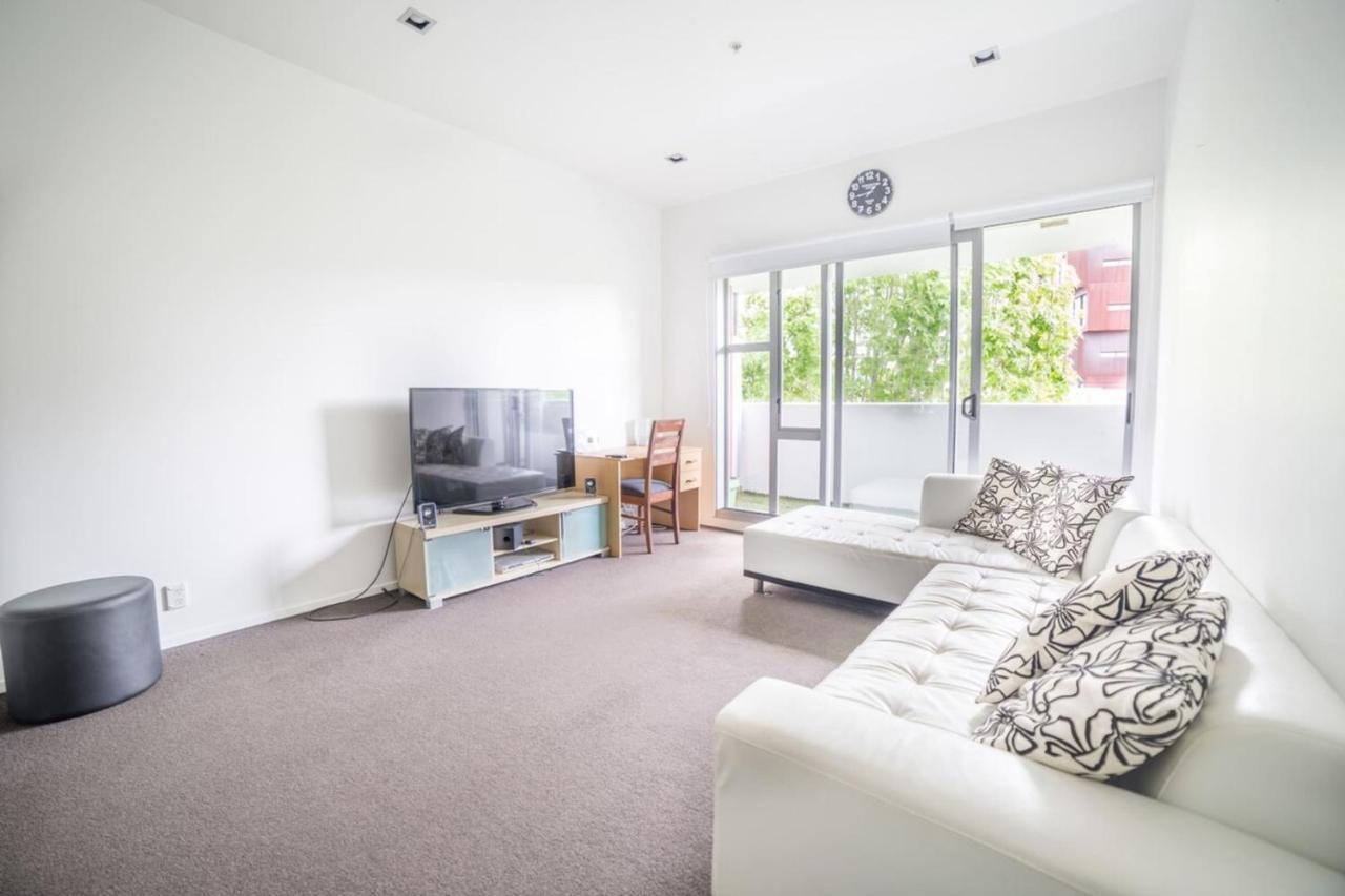 Modern 2 Bedroom In Cbd With Parking Auckland
