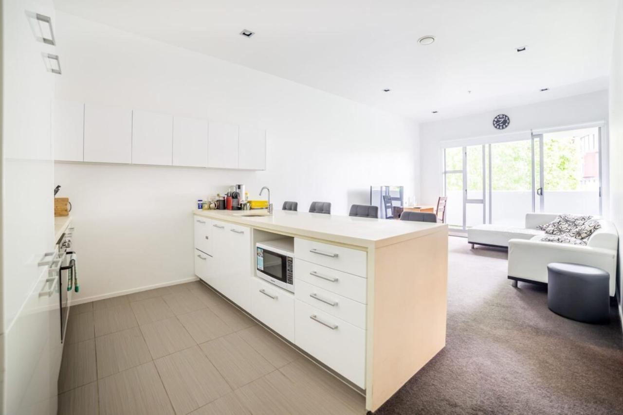 Modern 2 Bedroom In Cbd With Parking *
