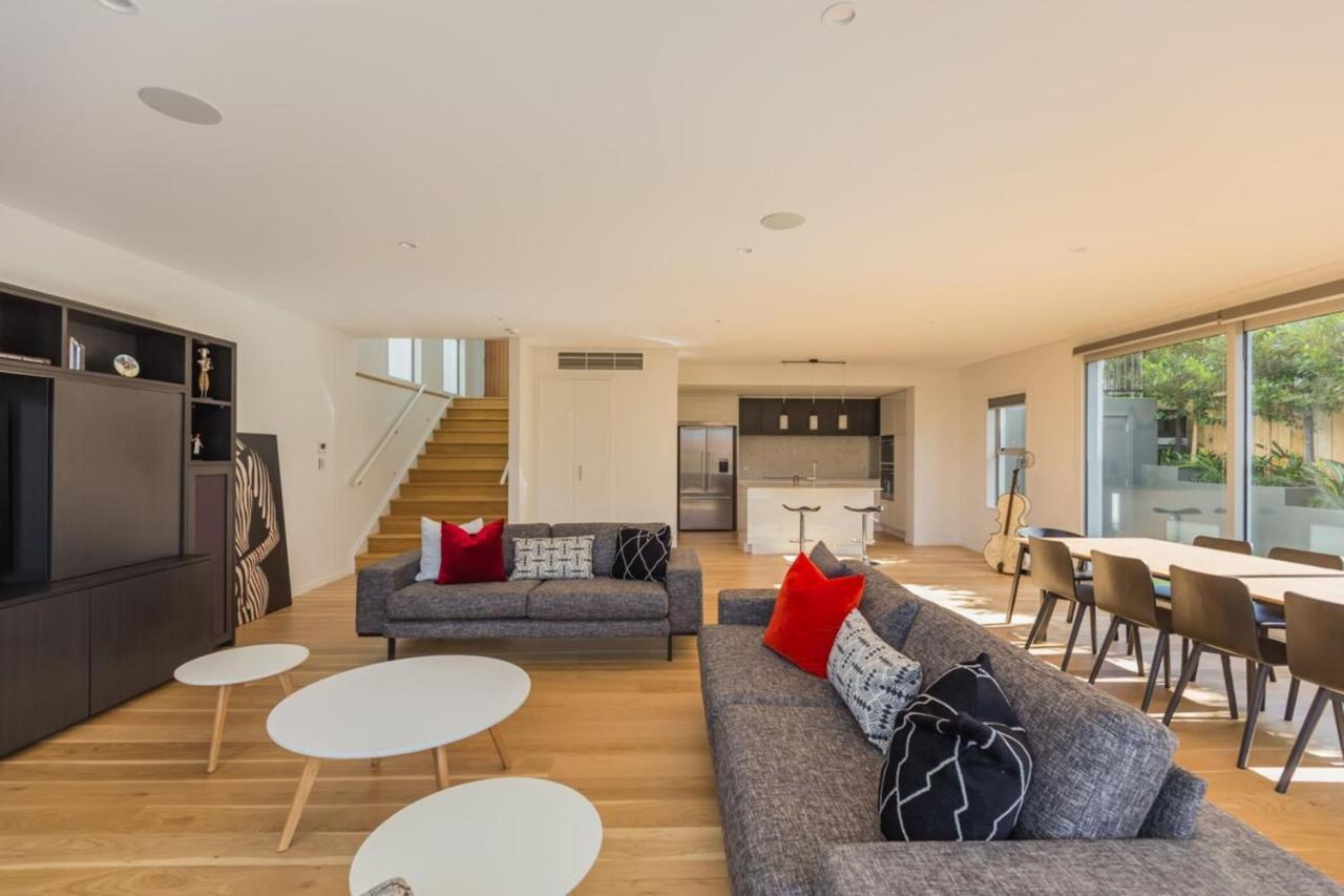 Spacious High Spec Executive Garage! Holiday home