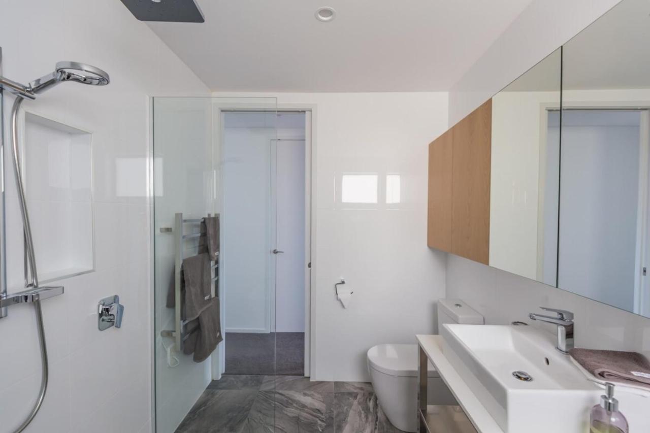 Spacious High Spec Executive Garage! *