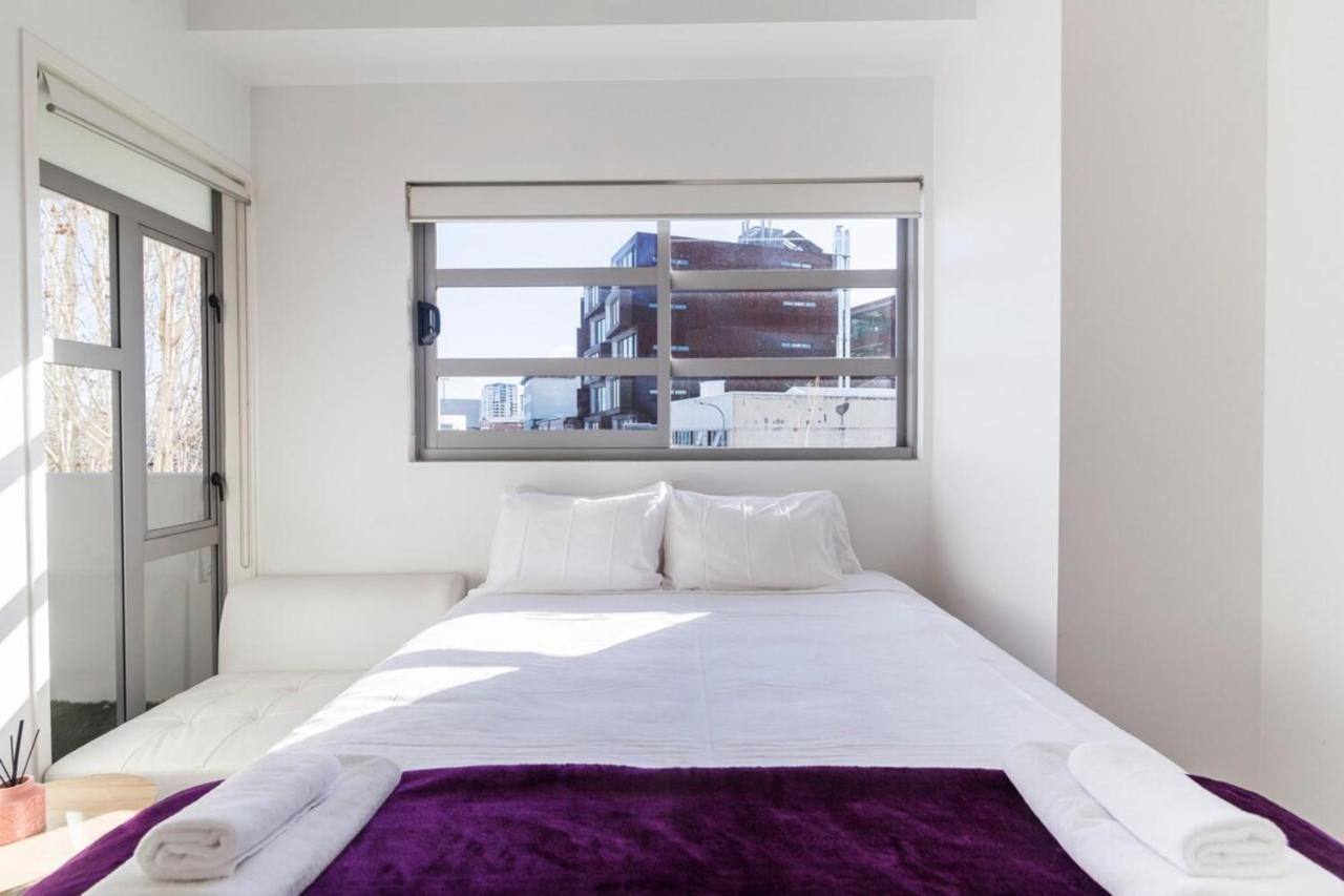 Modern 2 Bedroom In Cbd With Parking Apartment *