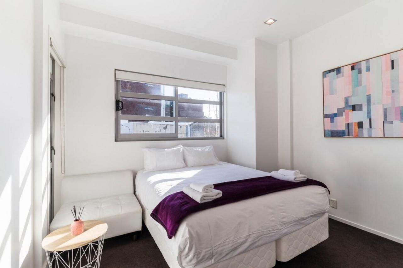 Modern 2 Bedroom In Cbd With Parking Apartment Auckland
