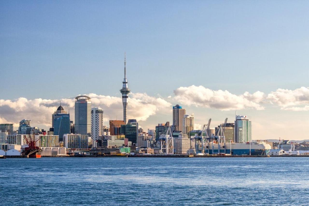 Modern 2 Bedroom In Cbd With Parking *