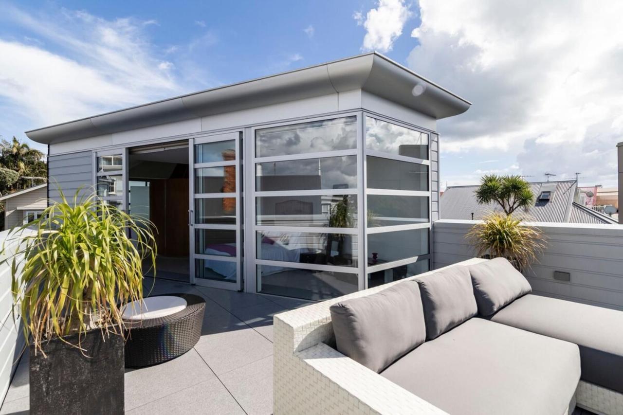 Designer 3 Bedroom With Harbour Views Auckland