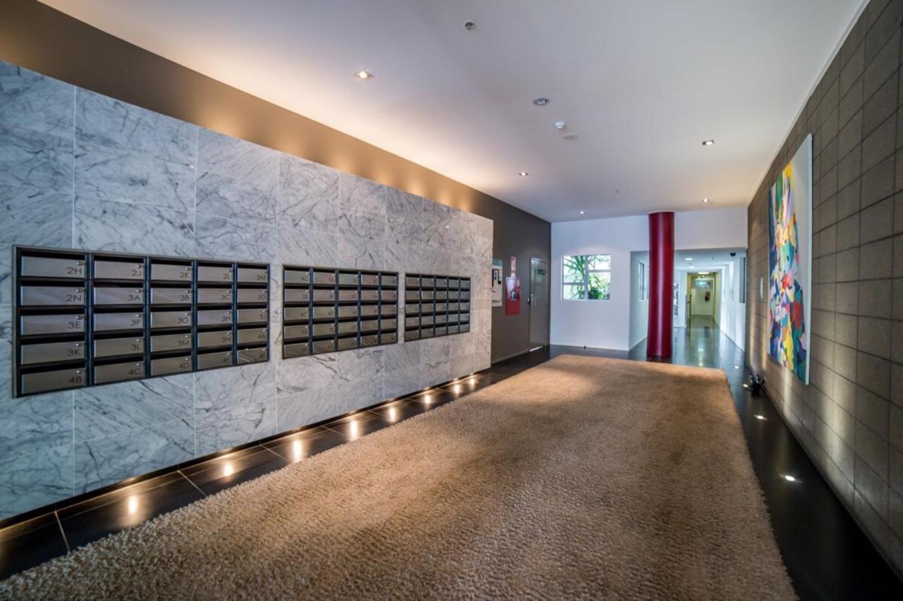 Modern 2 Bedroom In Cbd With Parking *