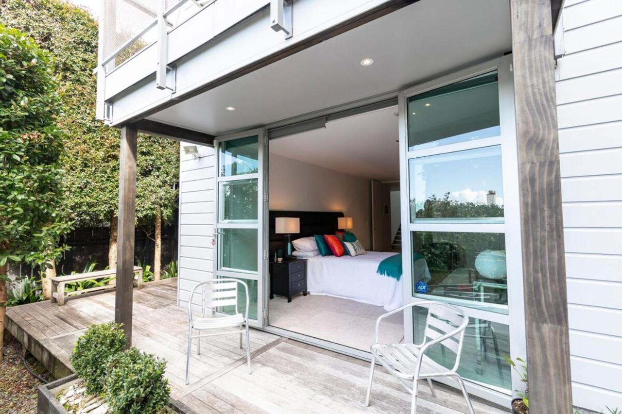 Designer 3 Bedroom With Harbour Views *
