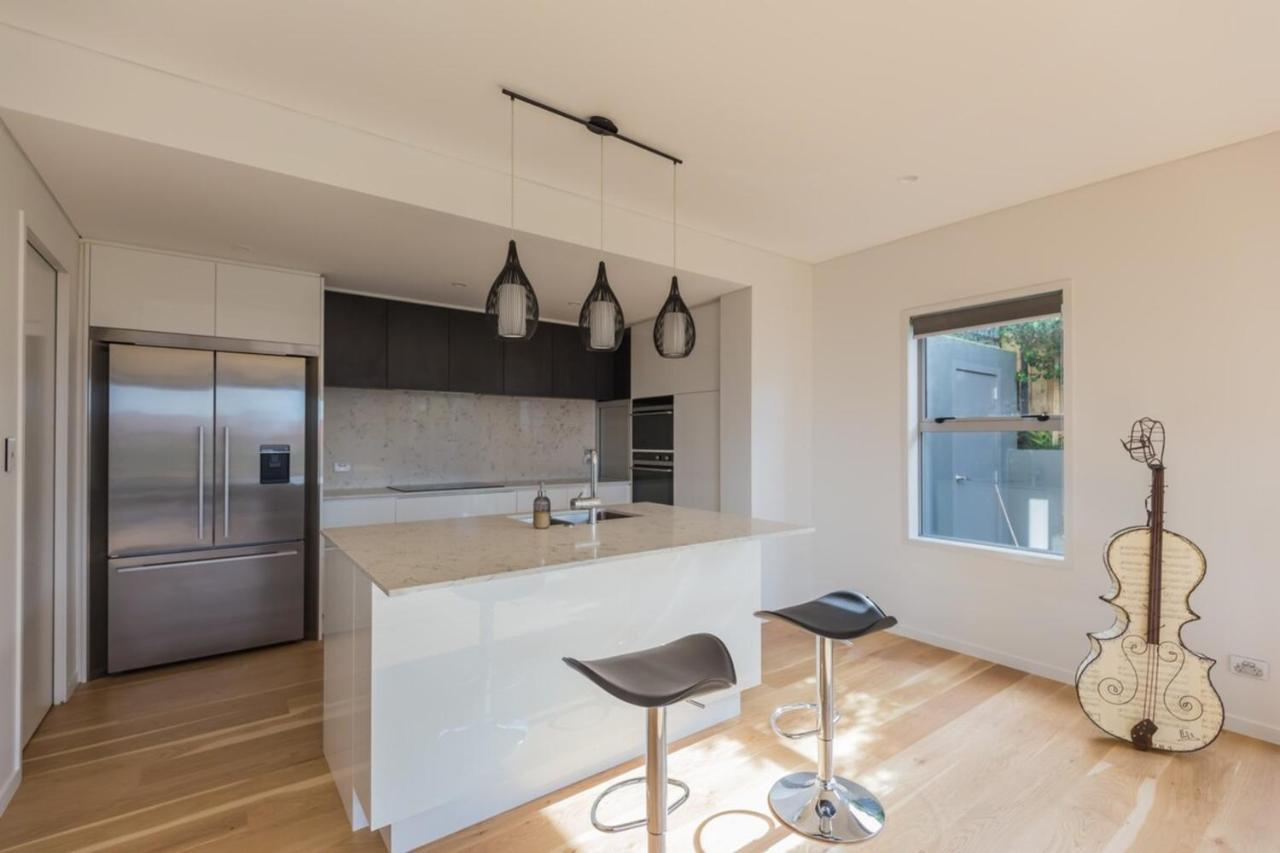 Spacious High Spec Executive Garage! Auckland