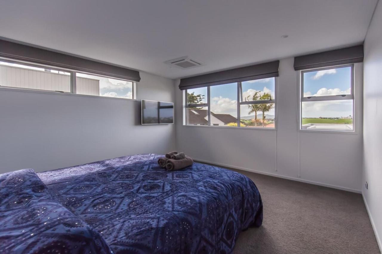 Spacious High Spec Executive Garage!