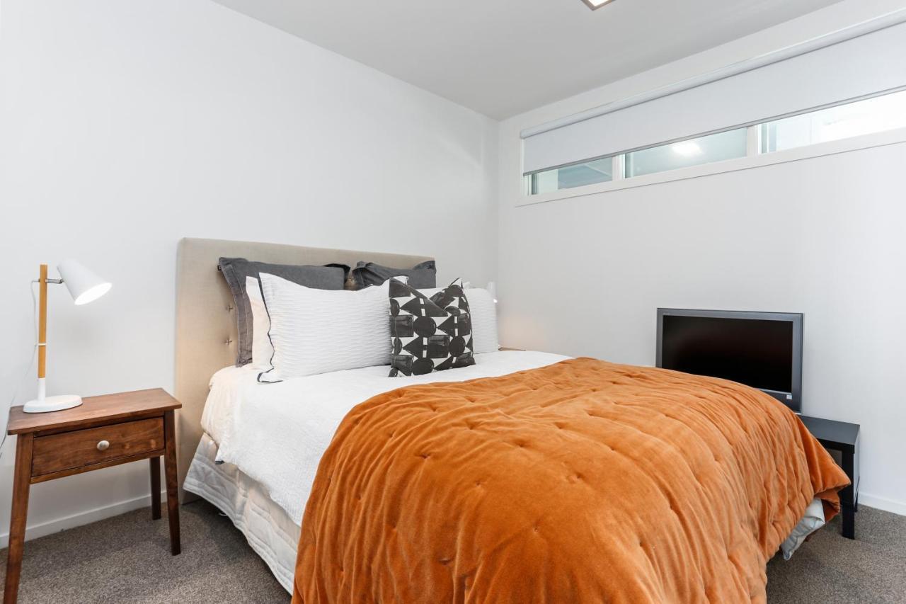 Inner City With Harbour Views Apartment