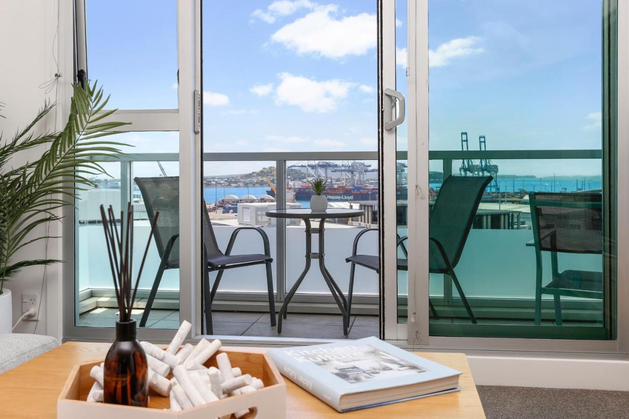 Inner City With Harbour Views Auckland