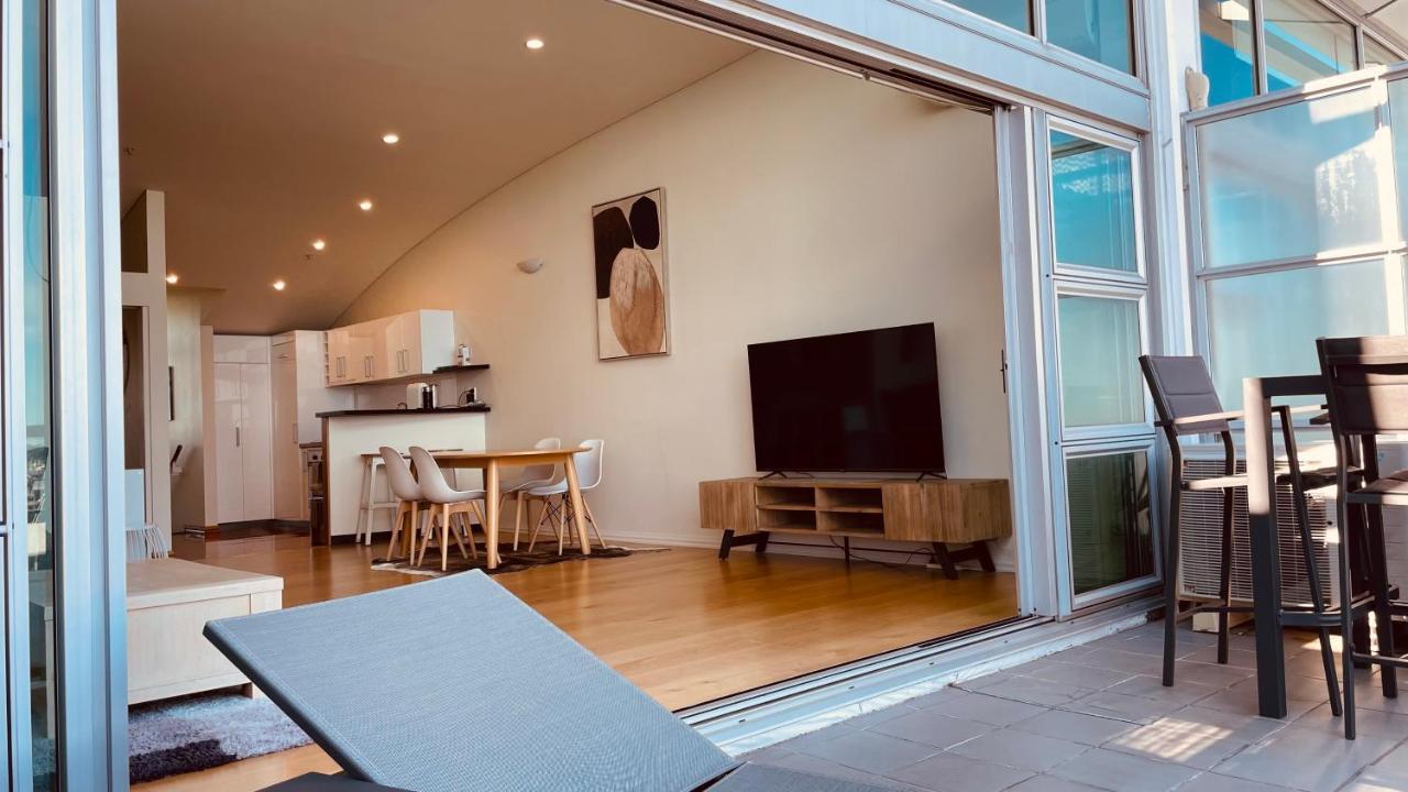 Waterfront Penthouse: Harbor View In Auckland's Heart