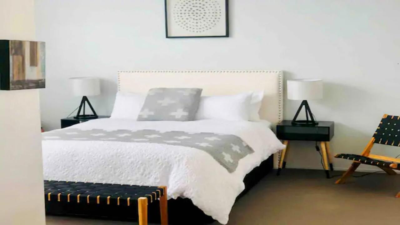 Apartment City Fringe With Sky Tower And City Views Auckland