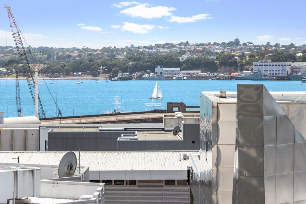 Inner City With Harbour Views Auckland