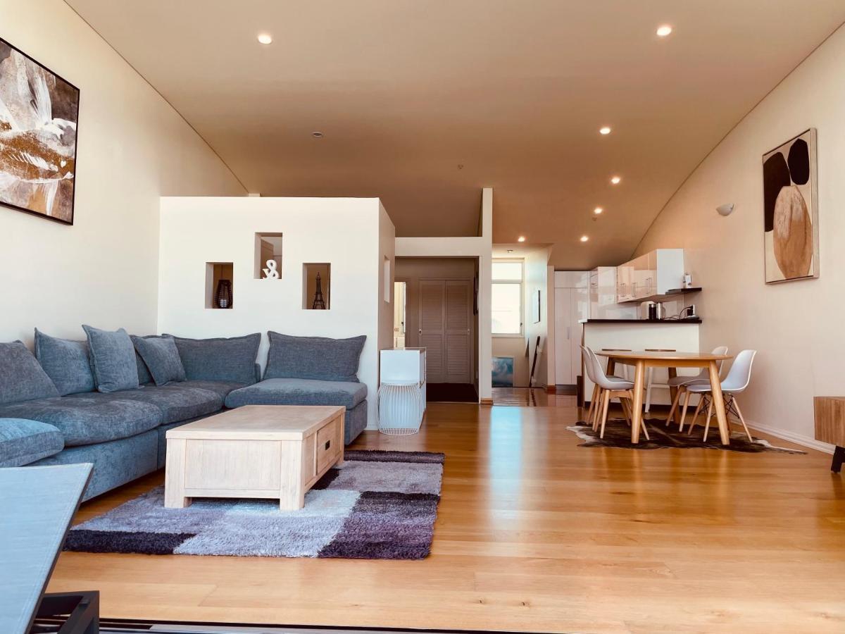 Waterfront Penthouse: Harbor View In Auckland's Heart Apartment