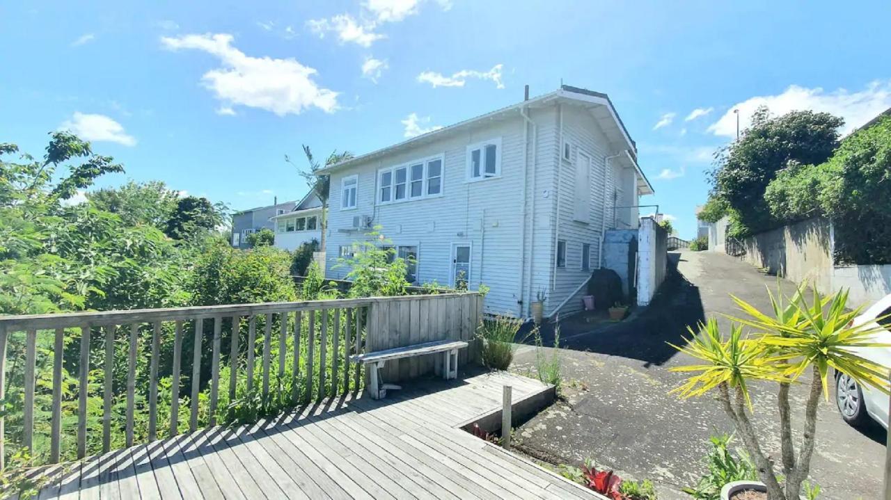 Kingsland Contemporary 2 Bedroom Apartment *