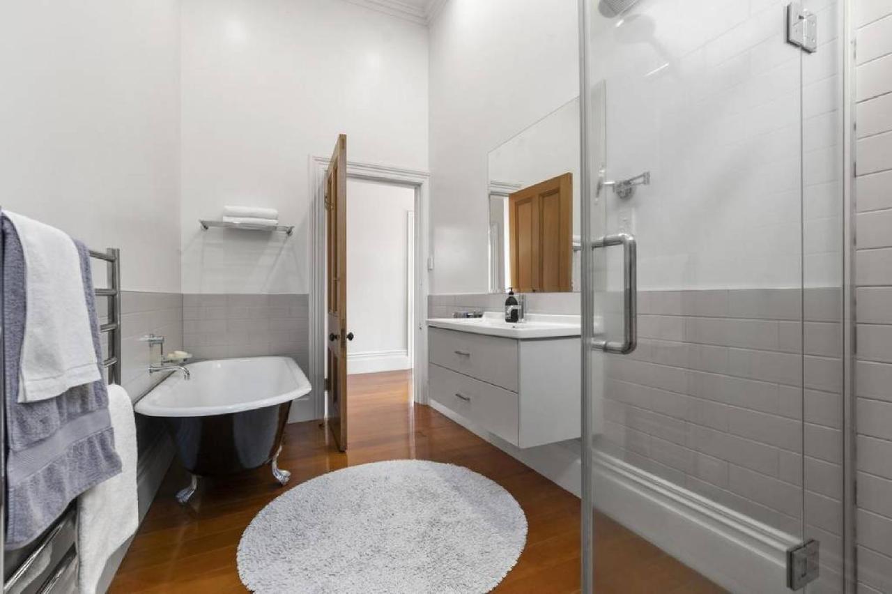 Mount Eden Villa *