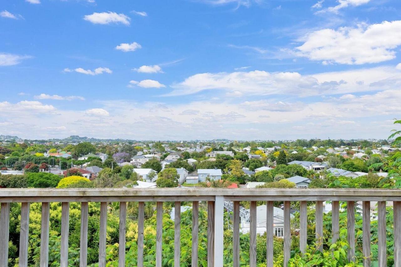 Kingsland Contemporary 2 Bedroom Apartment *