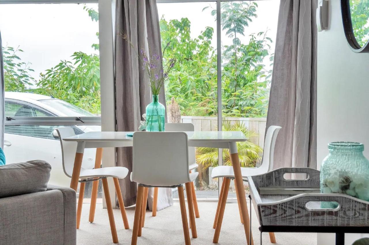 Kingsland Contemporary 2 Bedroom *