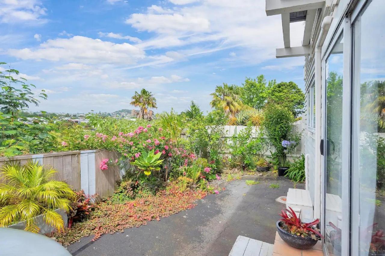 Kingsland Contemporary 2 Bedroom Apartment