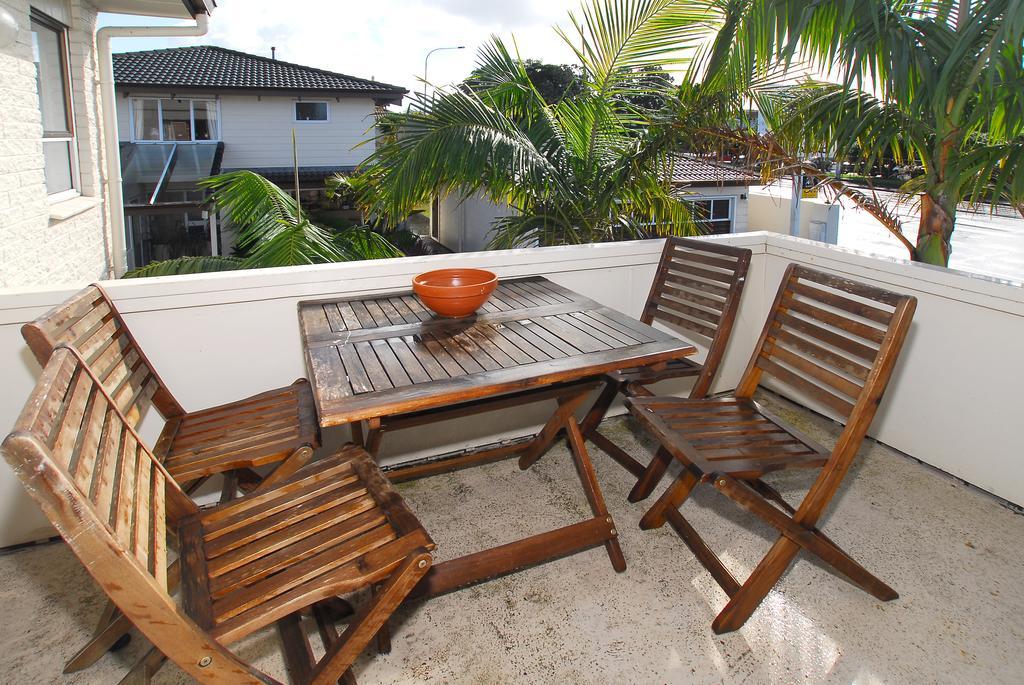 Takapuna Motor 4*