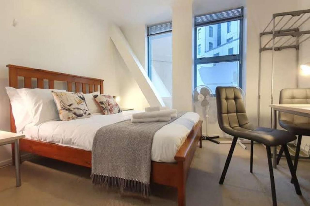 Den Studio With Wi-fi And Kitchen