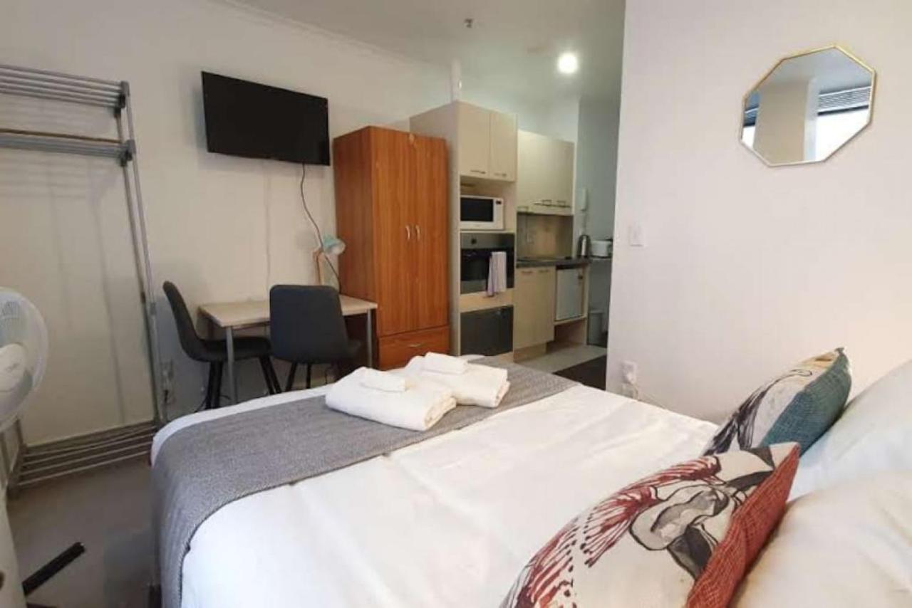 Den Studio With Wi-fi And Kitchen Apartment